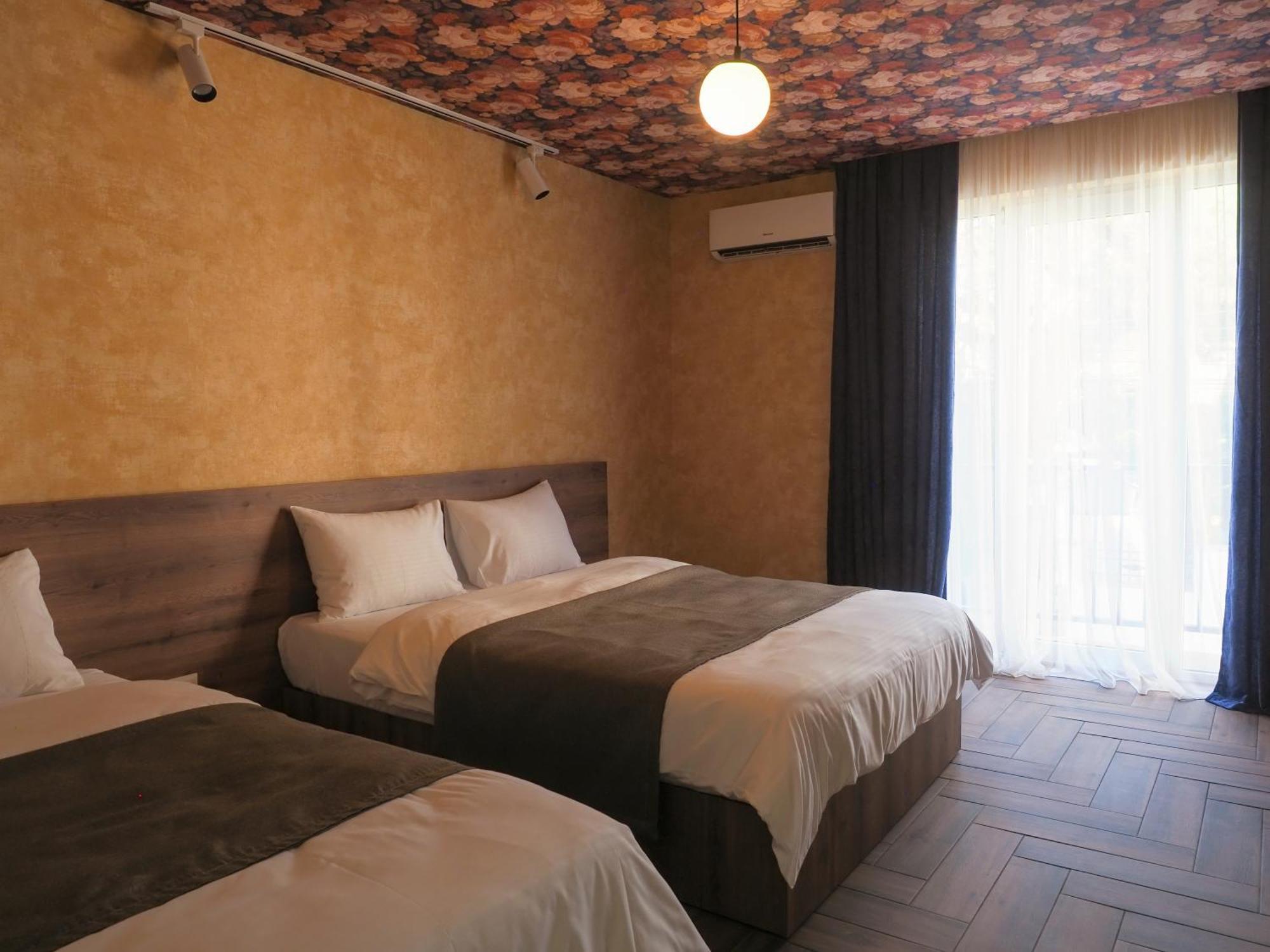 Hotel Hills In Old Тбилиси Экстерьер фото