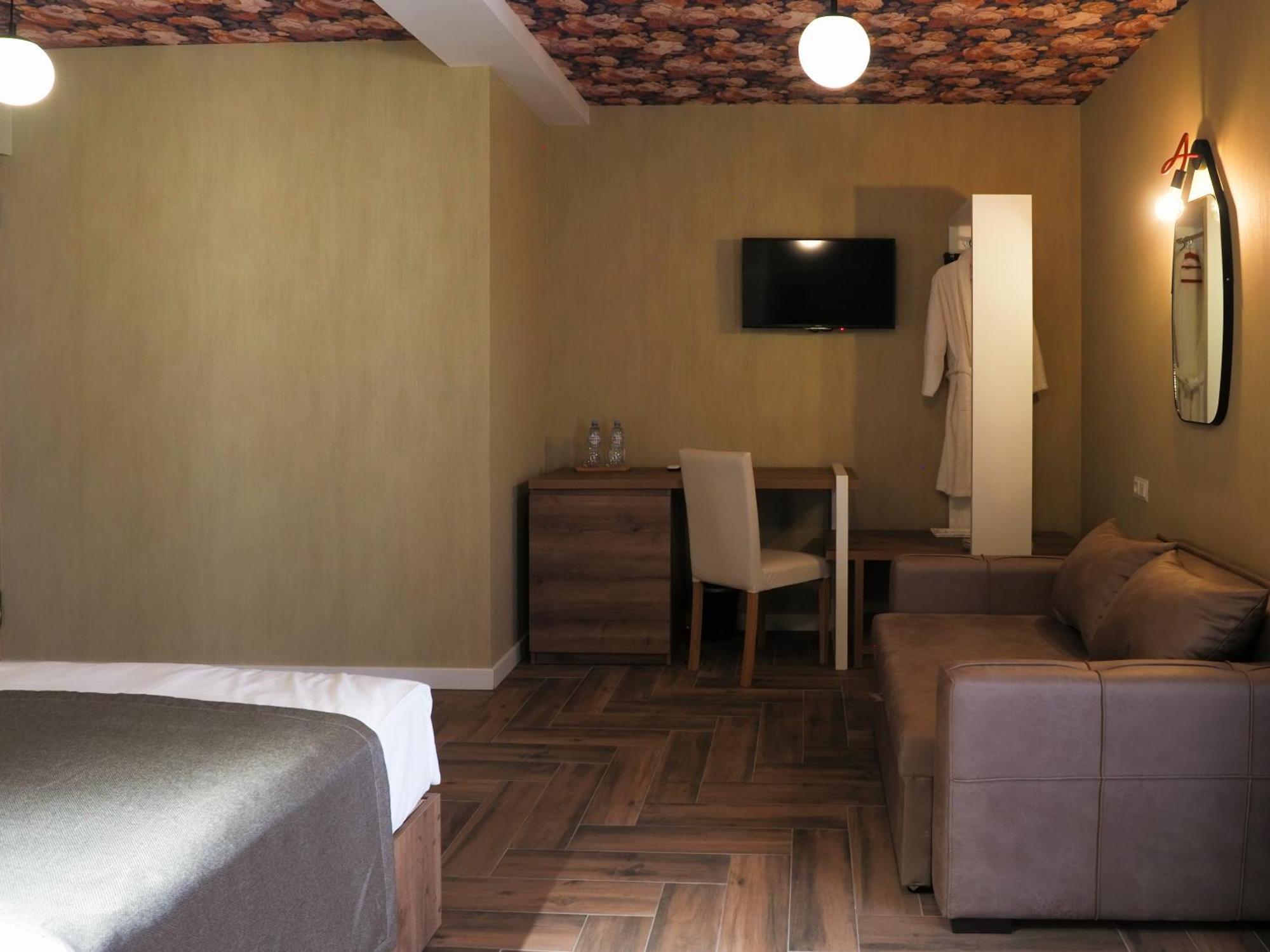 Hotel Hills In Old Тбилиси Экстерьер фото